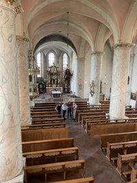 Begutachtung der neuen Orgelkl&auml;nge im Kirchenraum